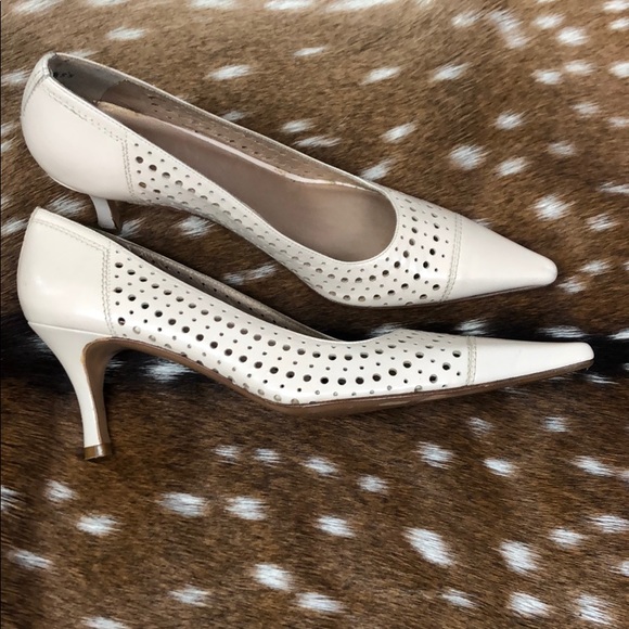 Stuart Weitzman Tan Pointed Heels Size 7.5 SS - Picture 6 of 8
